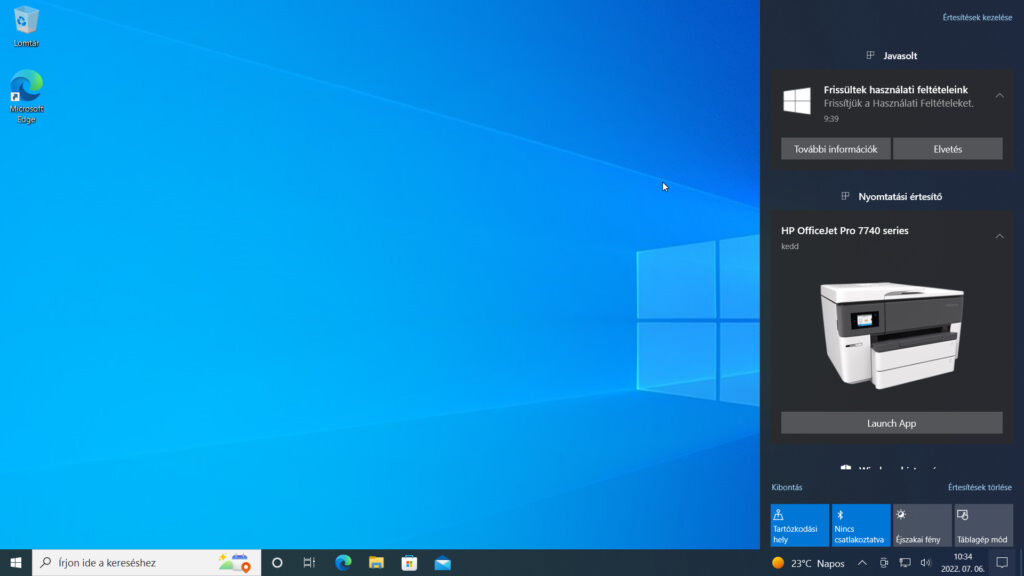 1. ábra: A Windows 10 operációs rendszerben a képernyő jobb oldalára beúszó Műveletközpontban tekintheted meg a korábbi értesítéseket,...